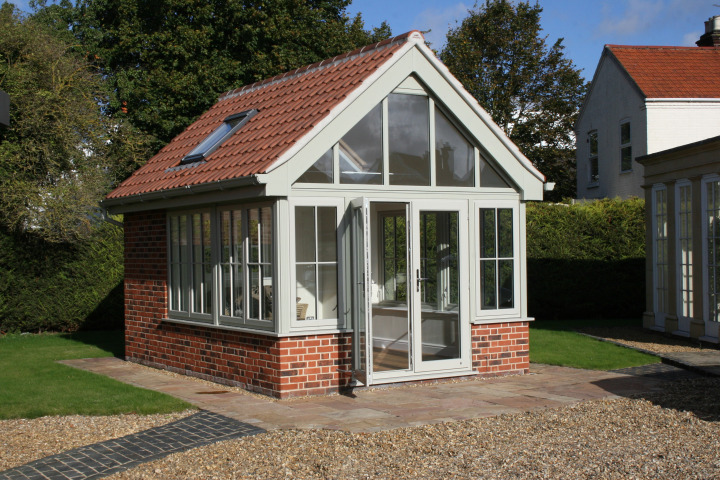 Free-standing garden office