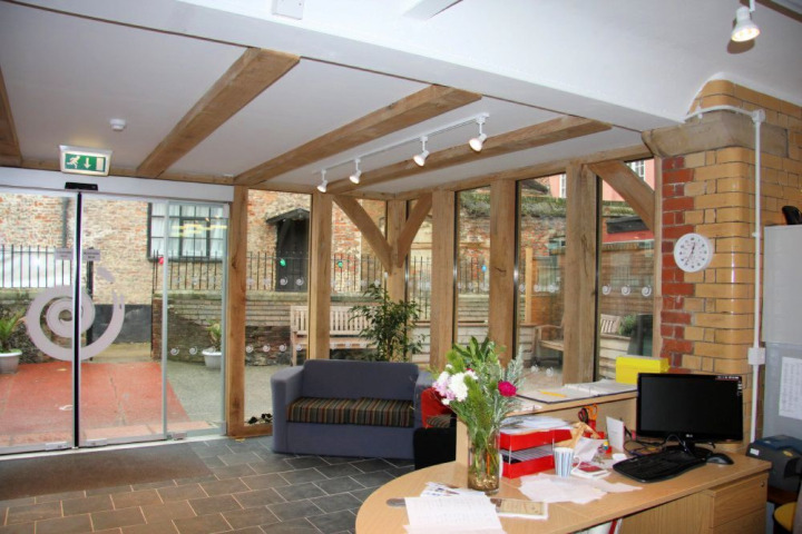 Zinc-roofed double-glazed reception area