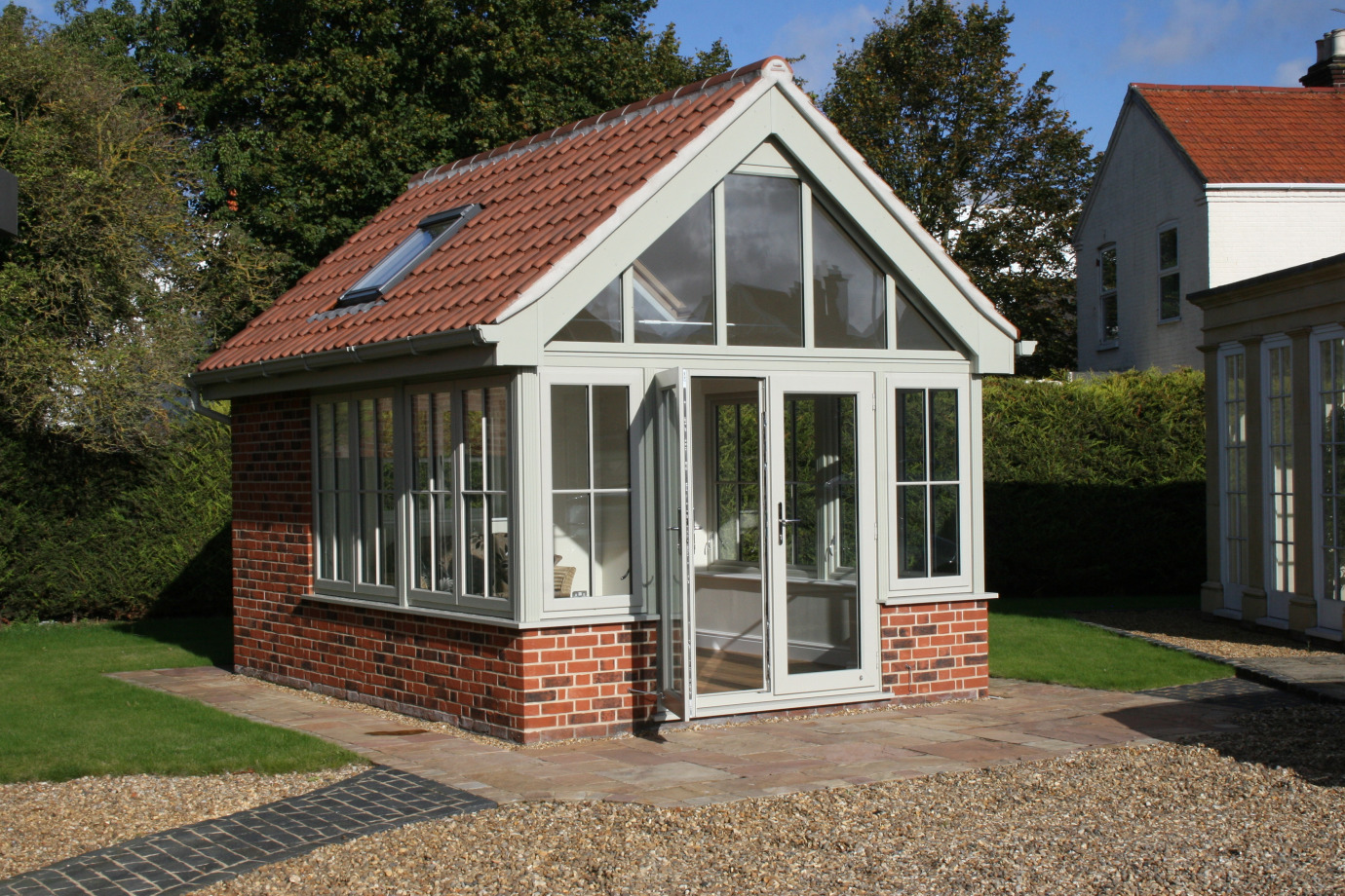 Free-standing garden office