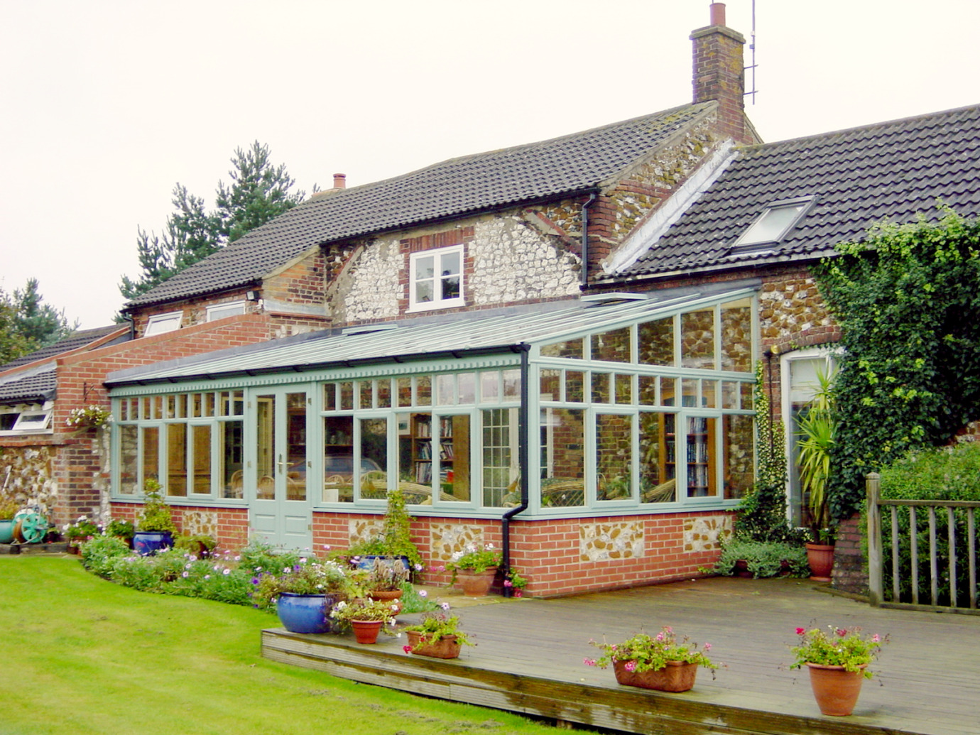 Gable conservatory with box-gutter